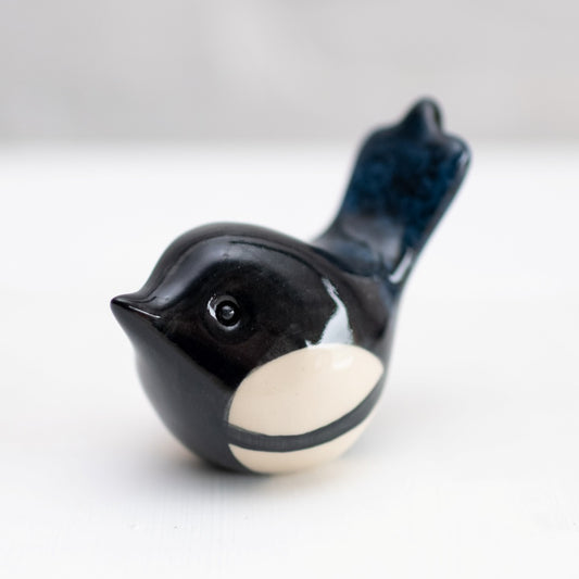 Small ceramic Magpie