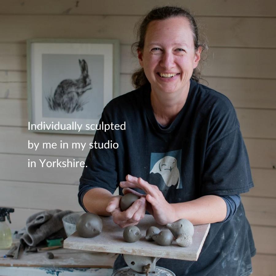 逸品   Robin  Eubanks の 手型 Joyful Ceramic Robin Sculpture - Hand Sculpted Ceramic, Miniature